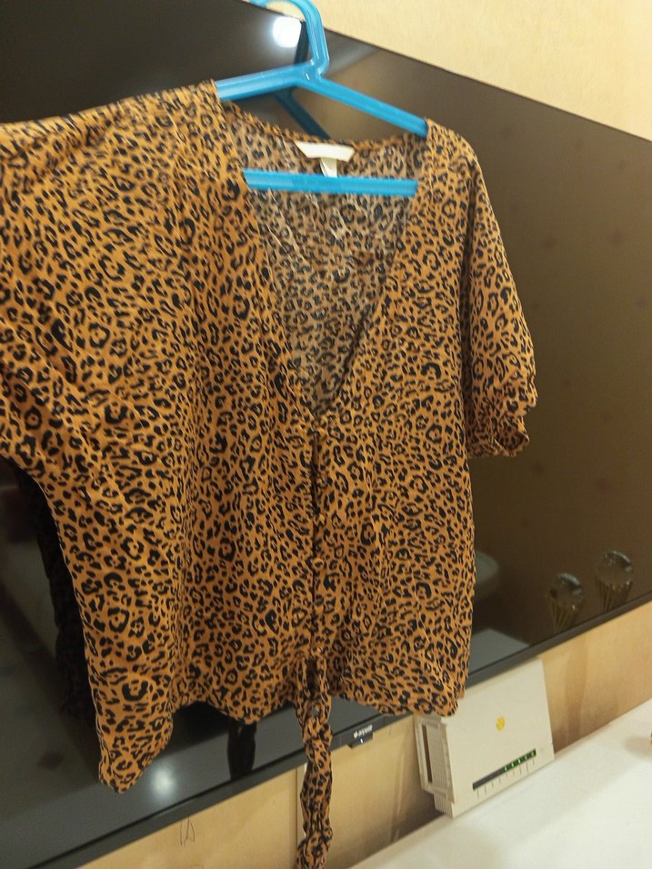 Kahverengi Kuşaklı V Yaka Kadın Bluz - Görsel 2