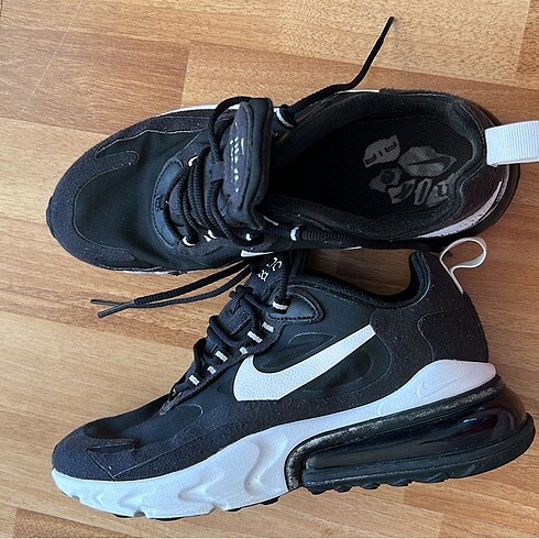38,5 Beden siyah Renk Nike air70 react spor ayakkabı