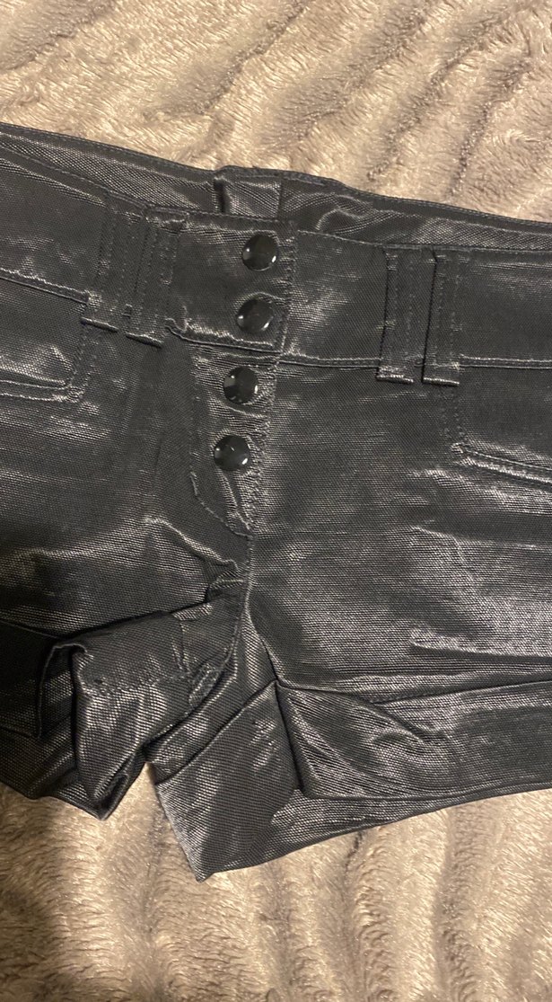 Düğmeli Siyah Deri saten özel mini şort Yeni - Görsel 3