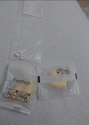 Beyaz Kulak Tıkacı Paketi ve şarj yuvası kapağı - Görsel 2