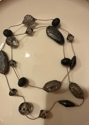 Gri Yılan Desenli Uzun Boncuklu Kadın Kolye - Görsel 2