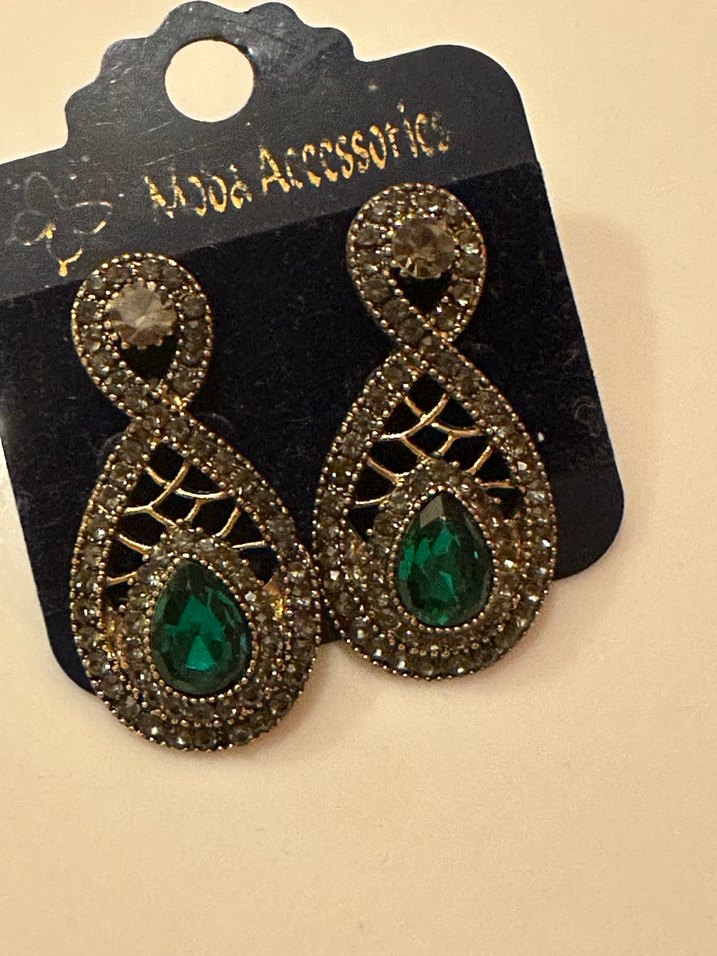 Yeşil Taşlı Uzun Küpe - Görsel 3