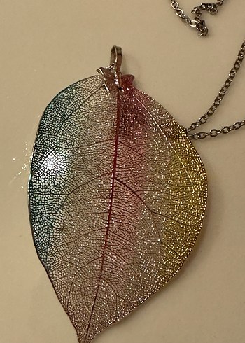 Renkli İşlemeli Şeffaf Yaprak Kolye - Görsel 3