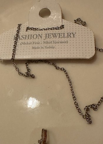 Renkli İşlemeli Şeffaf Yaprak Kolye - Görsel 2