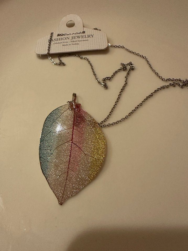 Renkli İşlemeli Şeffaf Yaprak Kolye - Görsel 4