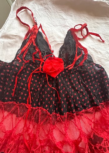 La Poudre Kırmızı Siyah Desenli Uzun Gotik İnce Askılı Gecelik