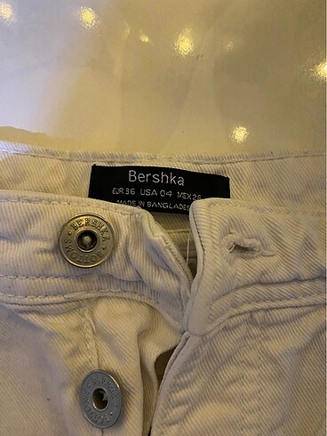 36 Beden beyaz Renk Bershka şort