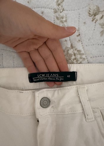 42 Beden beyaz Renk Beyaz Kadın Pamuklu Rahat Kesim Jean