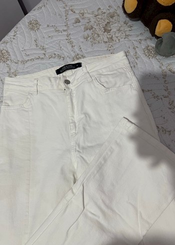 Beyaz Kadın Pamuklu Rahat Kesim Jean