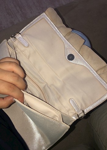 Beyaz Parlak Fırfırlı Kadın Portföy Çanta - Görsel 3