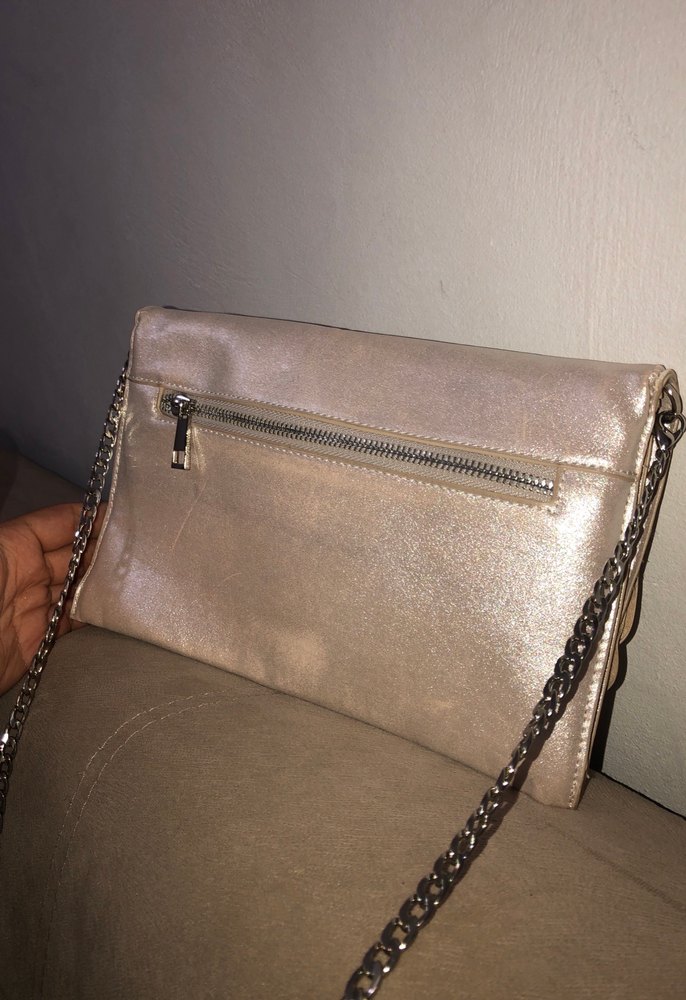 Beyaz Parlak Fırfırlı Kadın Portföy Çanta - Görsel 2