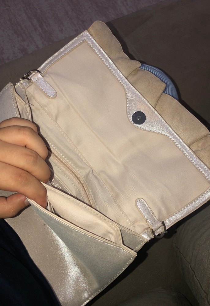 Beyaz Parlak Fırfırlı Kadın Portföy Çanta - Görsel 3