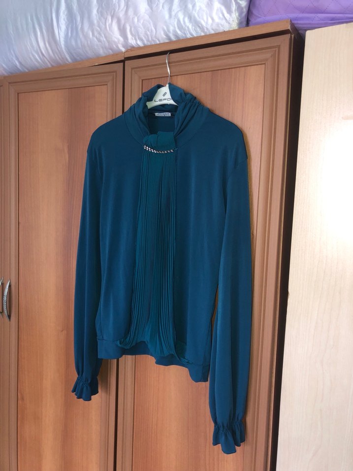 Lacivert Piliseli Yüksek Yaka Kadın Bluz - Görsel 2