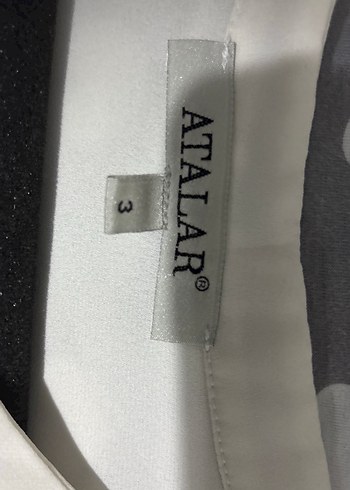 Düğmeli Beyaz V Yaka Kadın Gömlek - Görsel 4