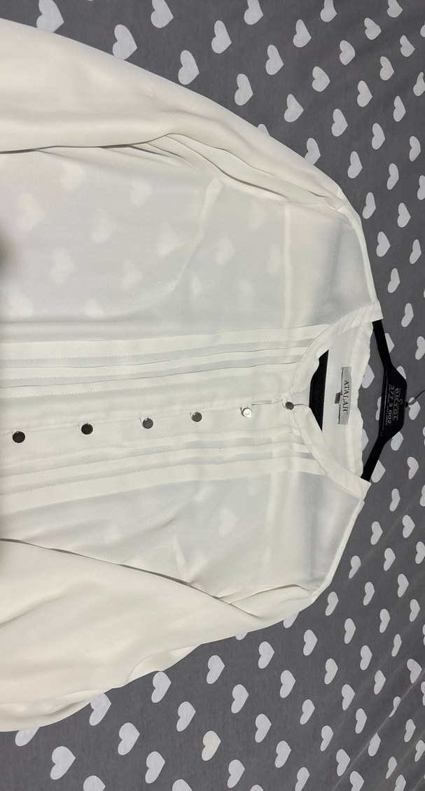 Düğmeli Beyaz V Yaka Kadın Gömlek - Görsel 2