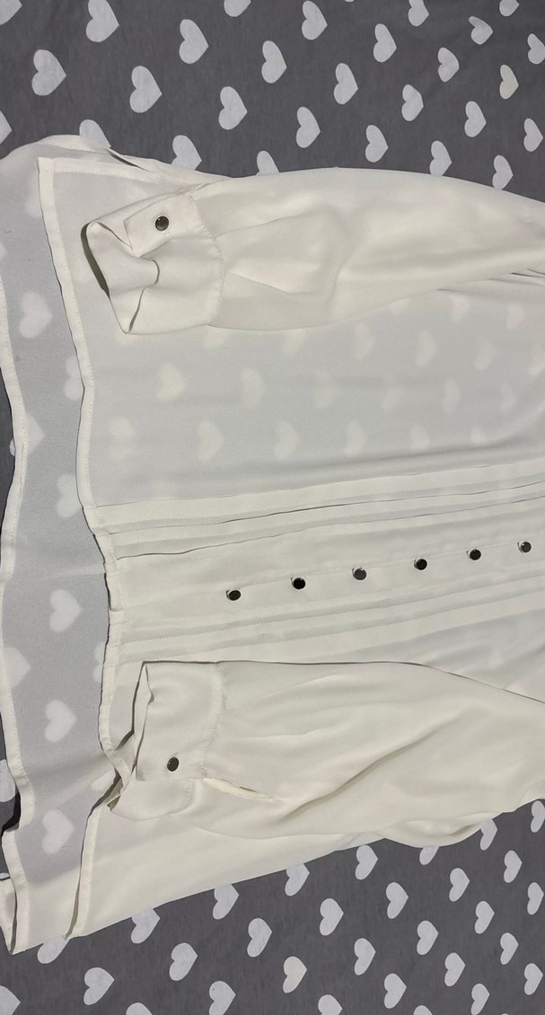 Düğmeli Beyaz V Yaka Kadın Gömlek - Görsel 3