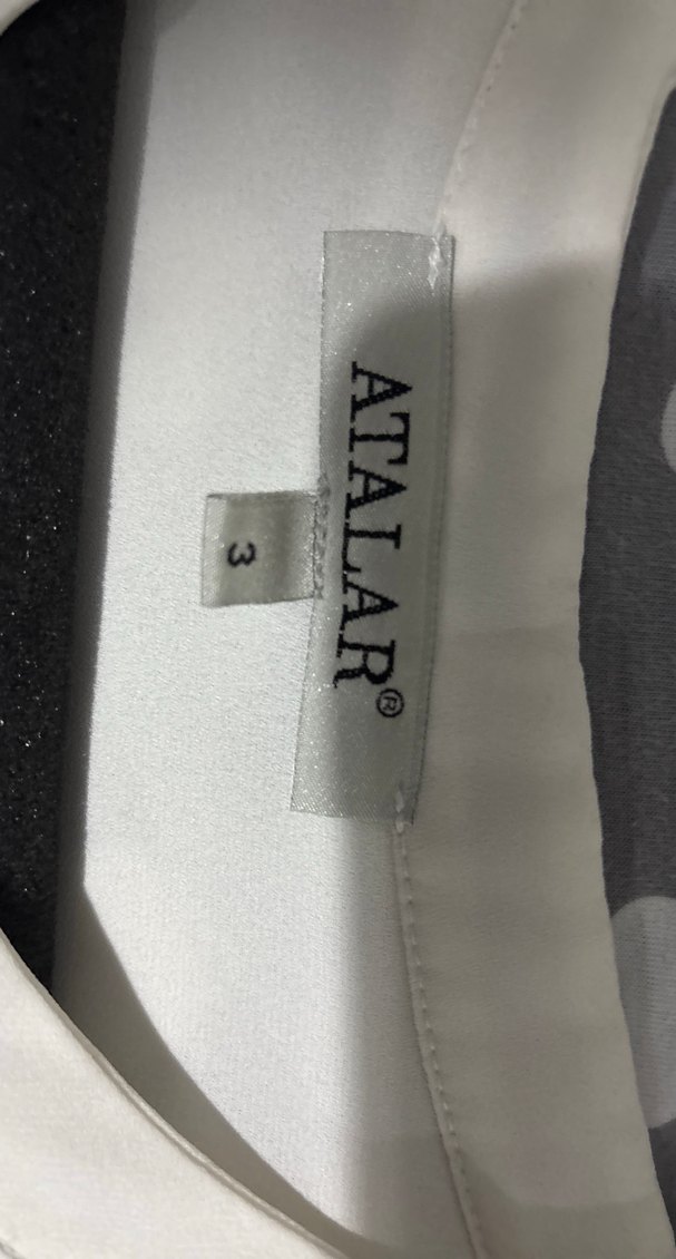 Düğmeli Beyaz V Yaka Kadın Gömlek - Görsel 4