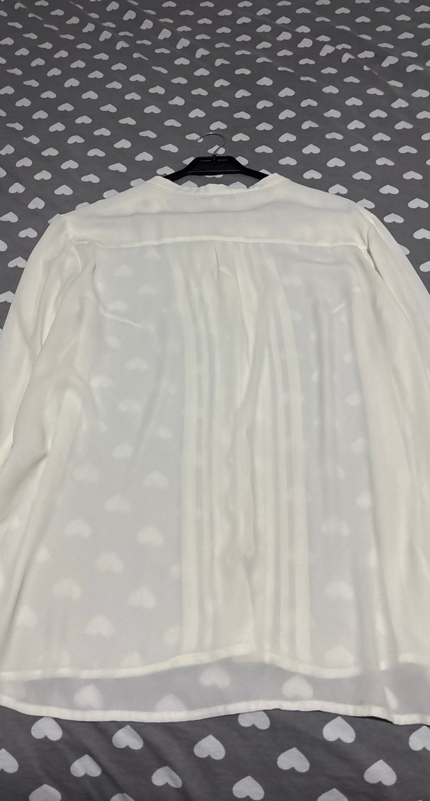 Düğmeli Beyaz V Yaka Kadın Gömlek - Görsel 5