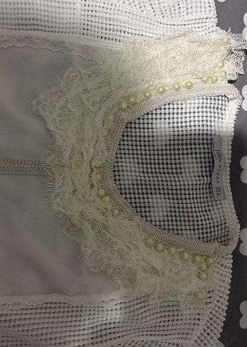 Dantel Detaylı Beyaz Kolsuz Bluz - Görsel 2