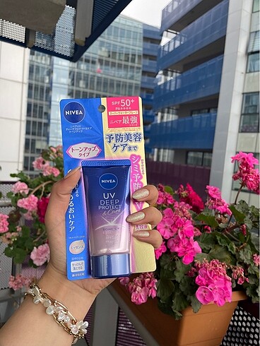 Nivea Japan Tone Up Essence SPF 50+