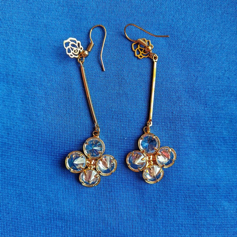 Kore'den Altın Kaplama Küpeler - Görsel 3