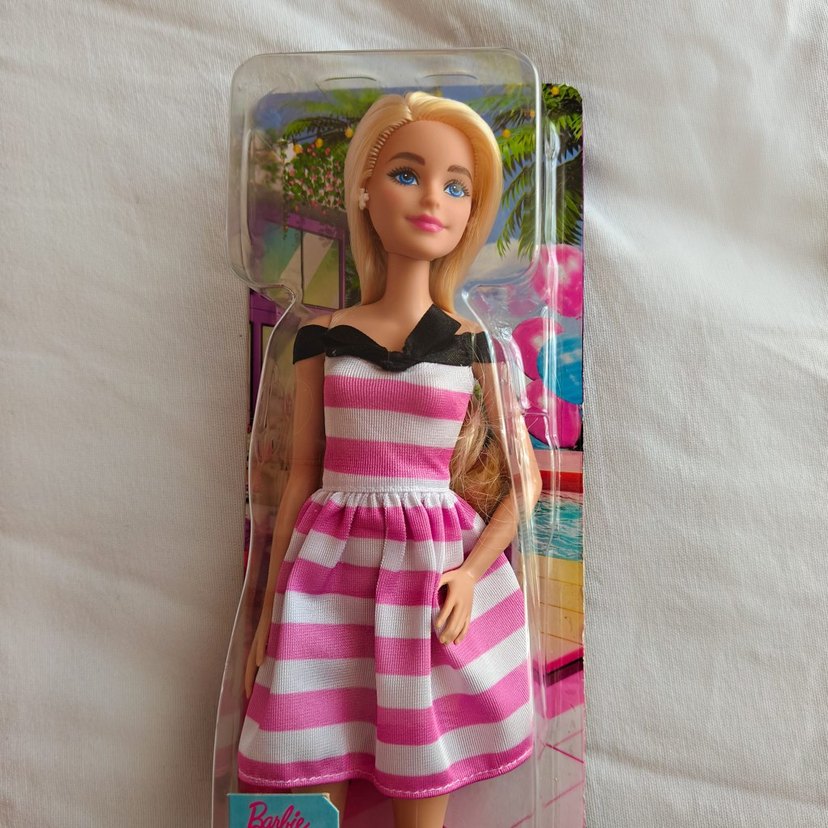 Barbie 65. Yıl Özel Bebek - Görsel 3