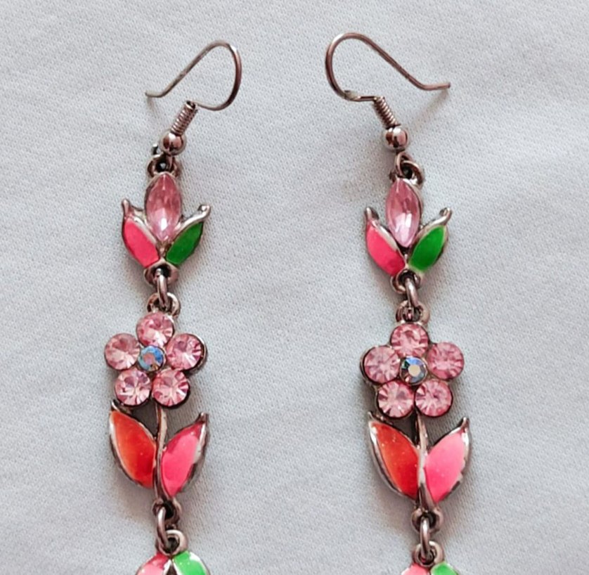 Mineli çiçek tasarımlı otantik şık küpeler - Görsel 3