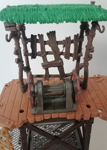  Kahverengi Ahşap Görünümlü Model Kule