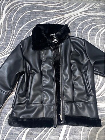 Deri biker mont