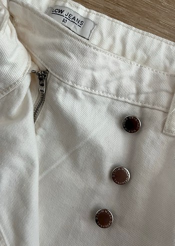 LC Waikiki Düğmeli Beyaz Kot Mini Şort Etek