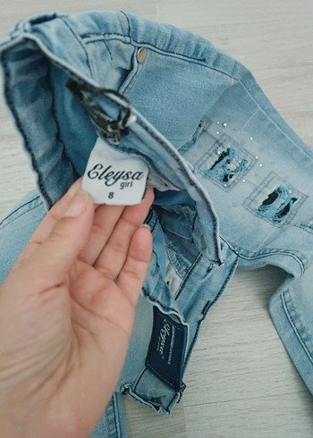8 Yaş Beden Nakışlı Düğmeli Kız Kot Pantolon