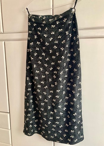 Kadın Siyah Uzun İpek Kadife Etek
Bel kemer dahil 90cm - Görsel 4