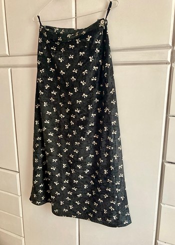 Kadın Siyah Uzun İpek Kadife Etek
Bel kemer dahil 90cm - Görsel 2