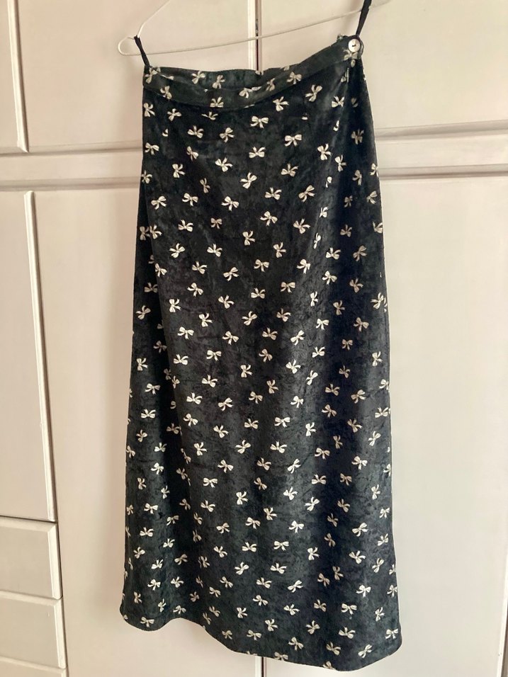 Kadın Siyah Uzun İpek Kadife Etek
Bel kemer dahil 90cm - Görsel 4