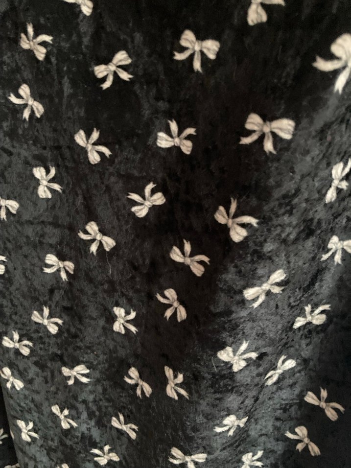 Kadın Siyah Uzun İpek Kadife Etek
Bel kemer dahil 90cm - Görsel 3