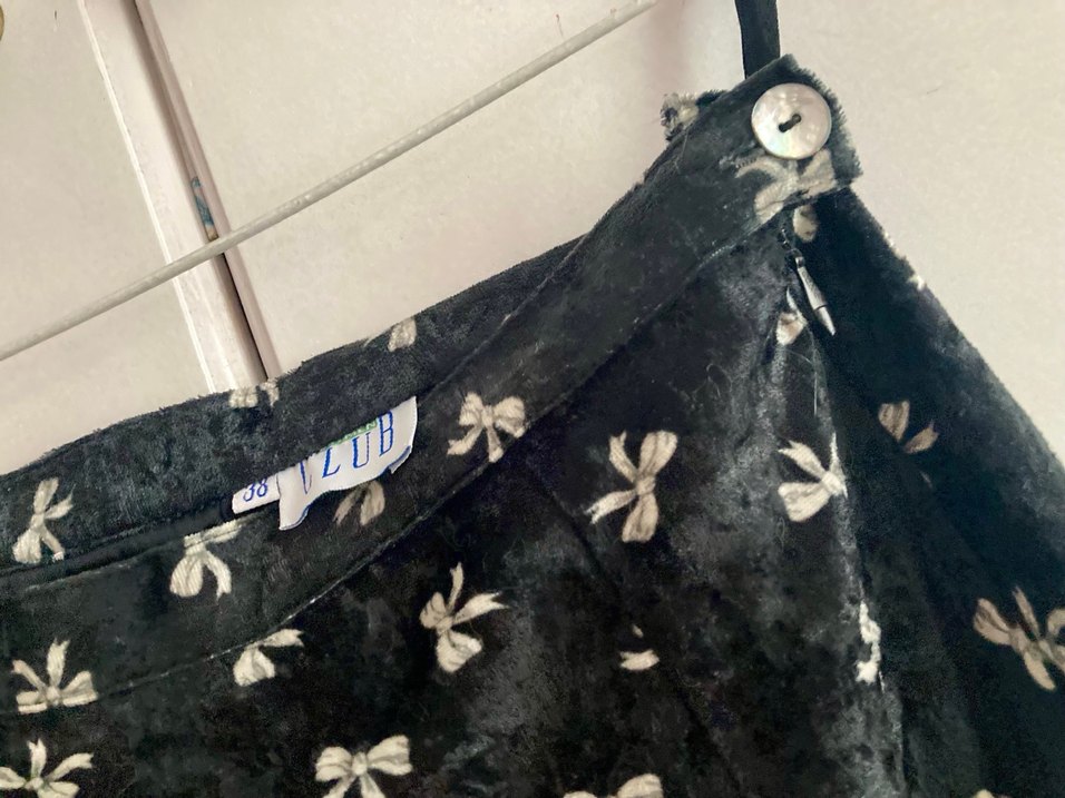 Kadın Siyah Uzun İpek Kadife Etek
Bel kemer dahil 90cm - Görsel 5