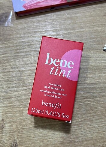 Benetint benefit allık 