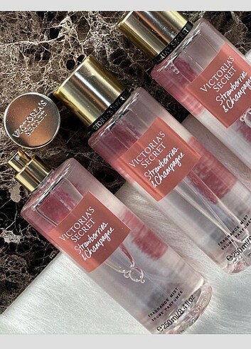 Victoria's Secret strawberies champagne vücut spreyi 