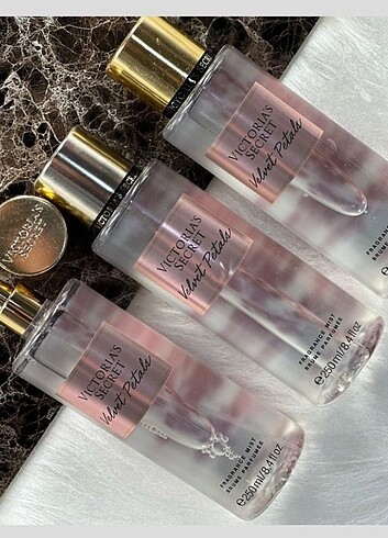 Victoria's Secret velvet petals vücut spreyi 