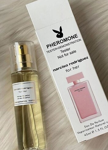 Narciso Rodriguez pembe parfüm 
