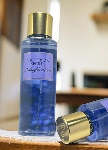 Victoria's Secret vücut spreyi Midnight bloom 