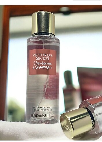 Victoria secret vücut spreyi Strawberies champagne 