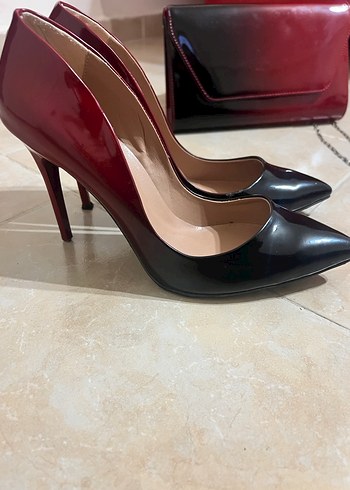41 Beden Klasik Kırmızı Rugan Stiletto ve çantası ile birlikte
