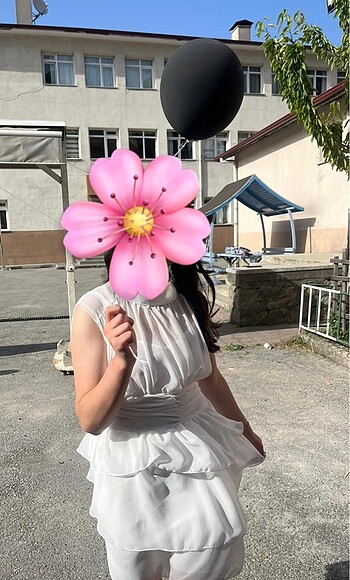 Beyaz kısa şifon elbise