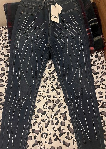 Taşlı kot pantolon