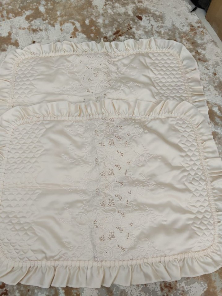 Nakış Detaylı Beyaz Yastık Kılıfı - Görsel 3