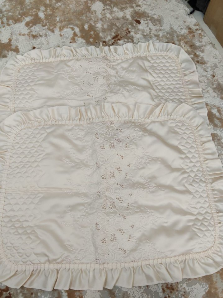 Nakış Detaylı Beyaz Yastık Kılıfı - Görsel 2