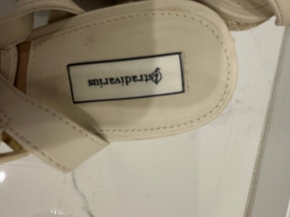 Stradivarius Bej Bantlı Dolgu Topuklu Kadın Sandalet - Görsel 2