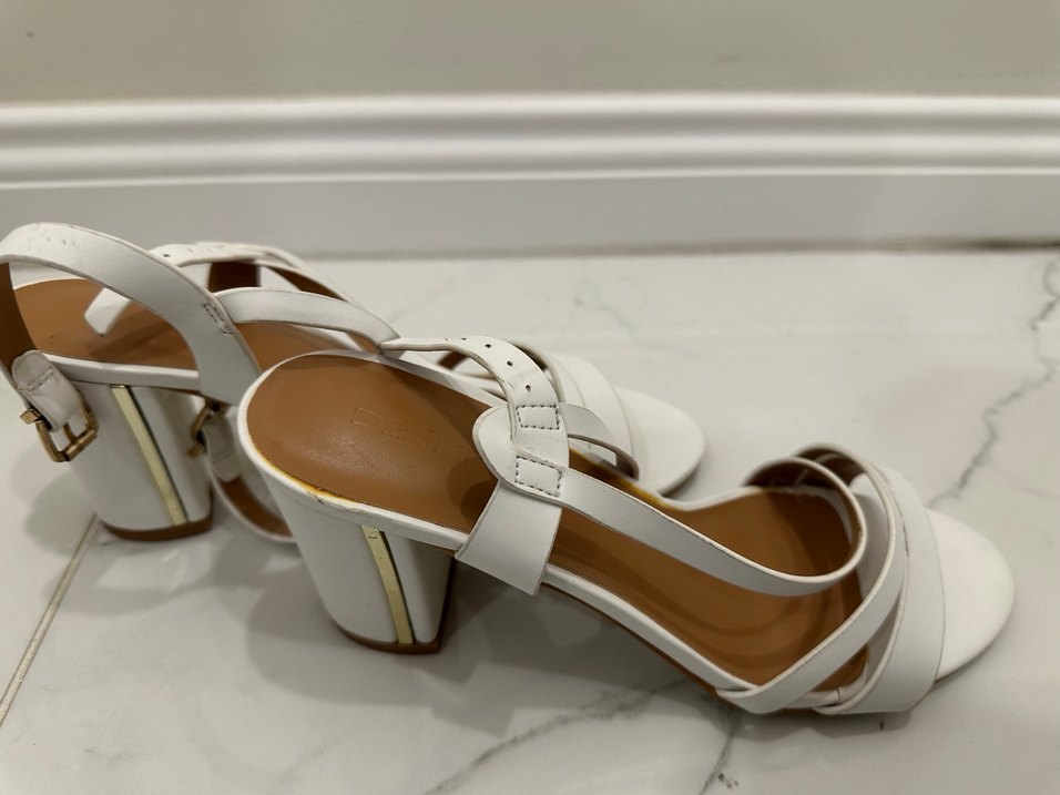 Derimod Beyaz Tokalı Kadın Blok Topuklu Sandalet - Görsel 2