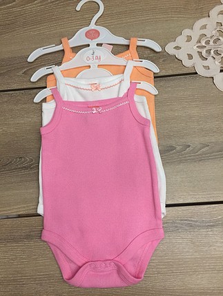 Kız bebek çıtçıtlı body. Yeni hiç kullanılmamış. 3 adet